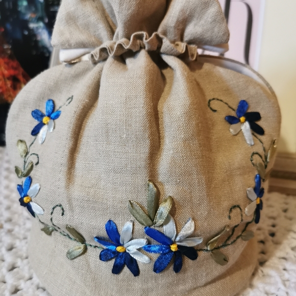 Potli chocolate pouch with beautiful floral design. - Picture 6 of 6